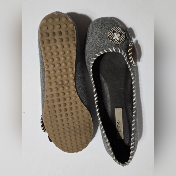 PINK Studio Size 6 Gray Women's Ballet Flat With Button Details Beautiful Cute - Picture 3 of 12